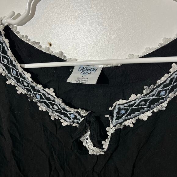 FASHION FUSE Black Embroidered 100% Rayon flowy Blouse Womens Size Large - Picture 2 of 5